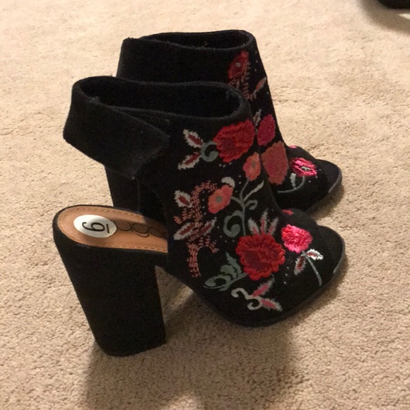 Sugar Jadon Black Floral Suede Heels! - Picture 2 of 5